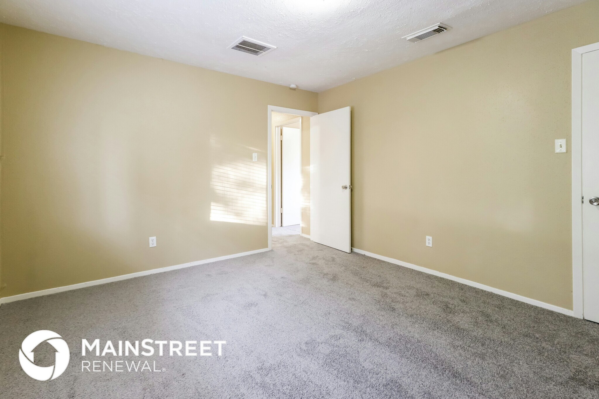 Building Photo - 2227 Lexington Woods Dr