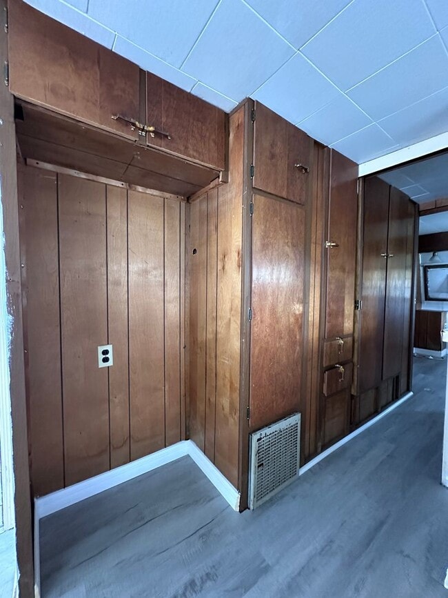 Building Photo - 1/1 Mobile Home - Rent to own - Zephyrhills, FL