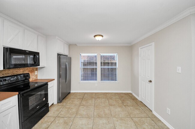 Building Photo - 1903 Ryansbrook Ln