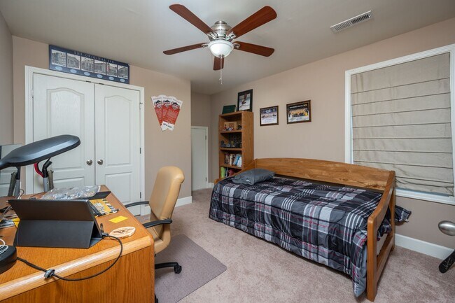 Building Photo - **WELL MAINTAINED, 2016-BUILT HOME IN DESI...