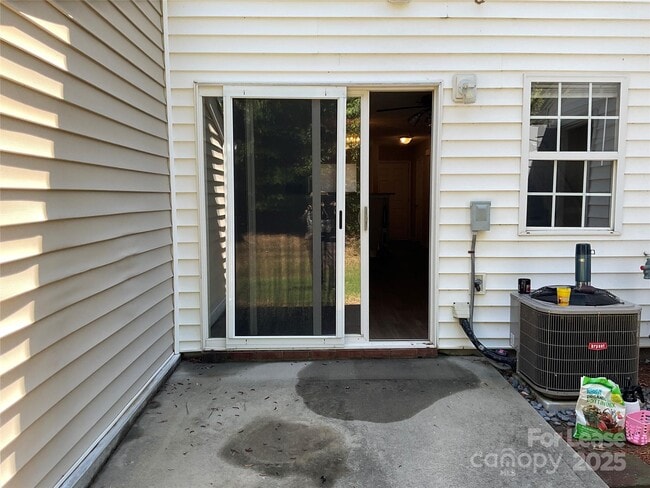Building Photo - 130 Mangum Cir