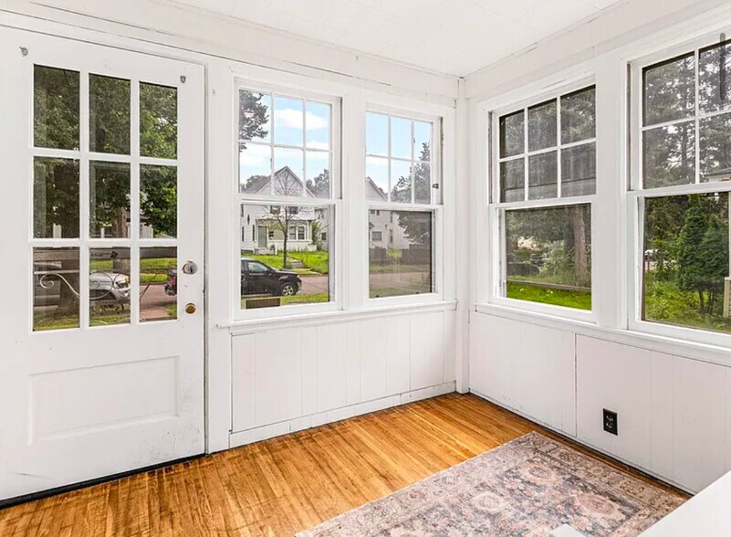 Building Photo - 2628 Quincy St NE