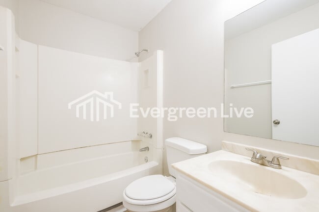 Building Photo - 8929 Ashwood Dr