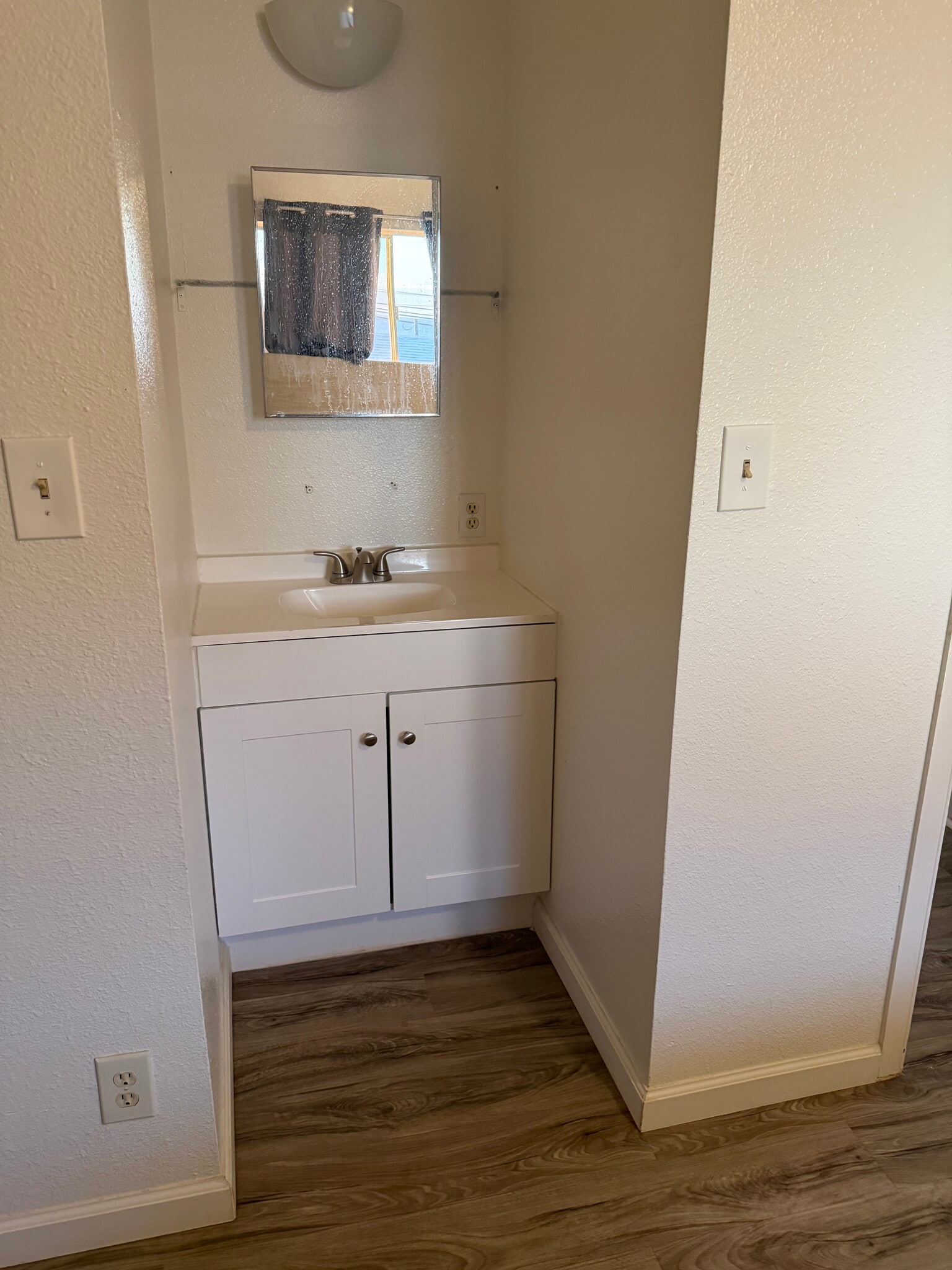 Building Photo - 87-119 Hakimo Rd