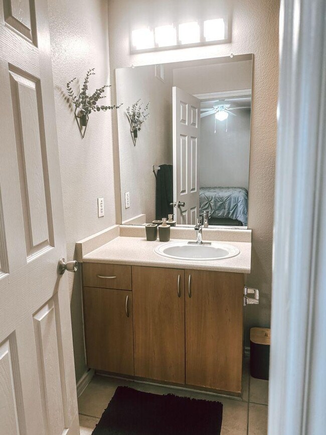 Building Photo - 1201 Cleveland St