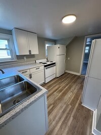 Building Photo - PP - 15 - Stoughton