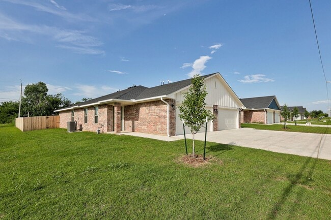 Building Photo - New Construction-Never Lived in Duplex, Pe...