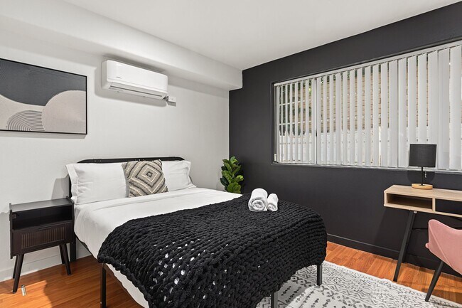 Building Photo - 10777 Ashton Ave