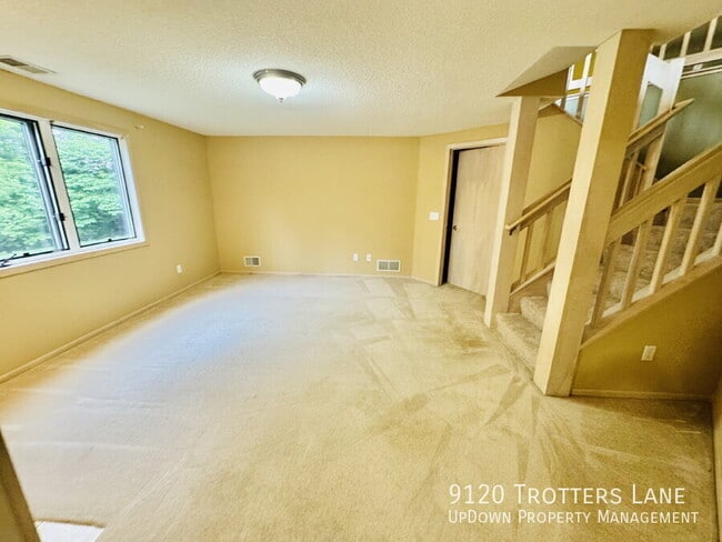 Building Photo - 9120 Trotters Ln