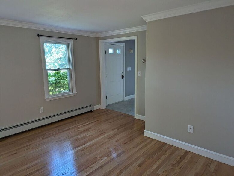 Building Photo - 202 Dale St