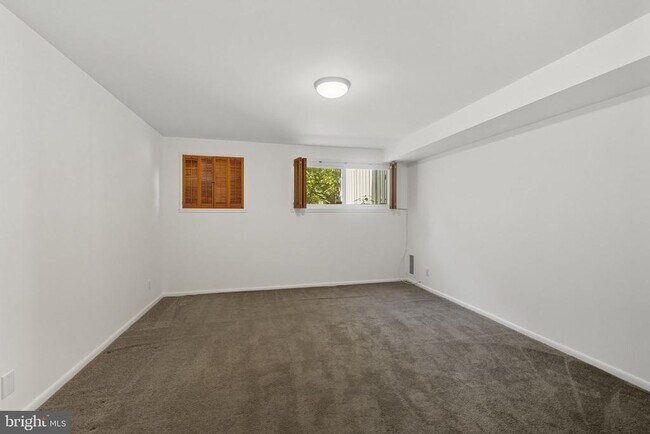 Building Photo - 237 G St SW