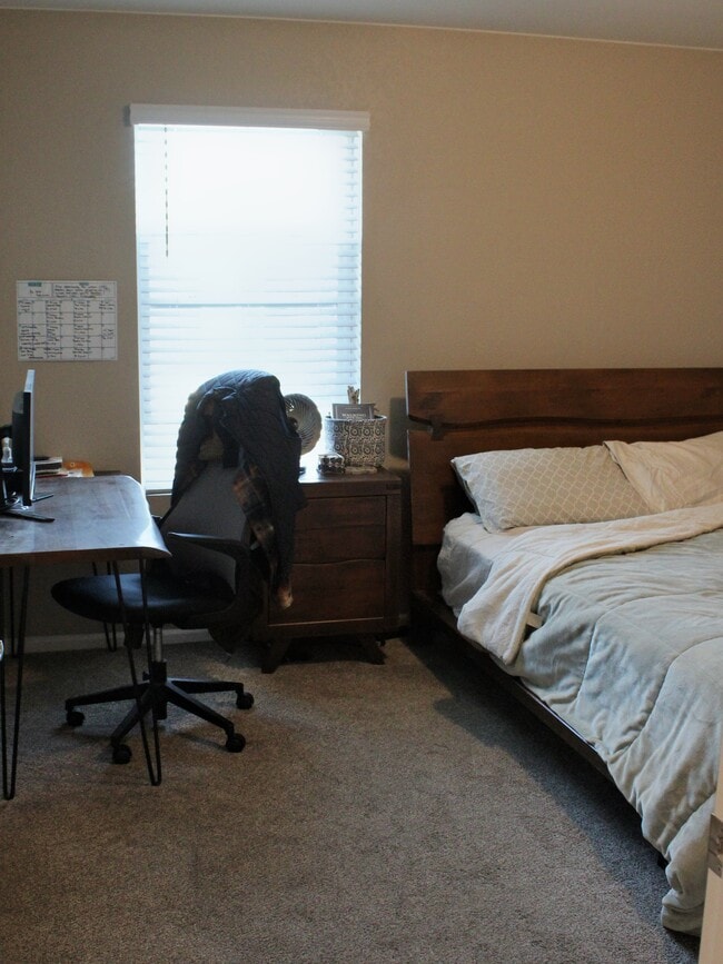 Building Photo - 415 3rd St