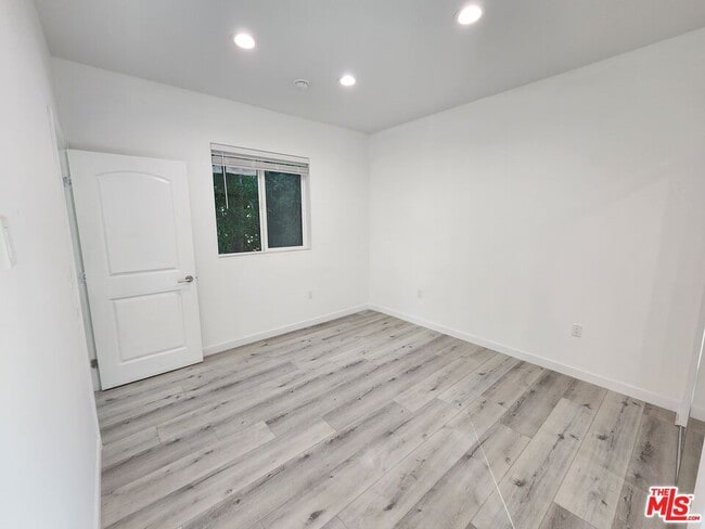 Building Photo - 11618 Balboa Blvd