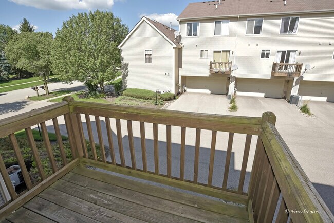 Building Photo - 923 Emerald Dr