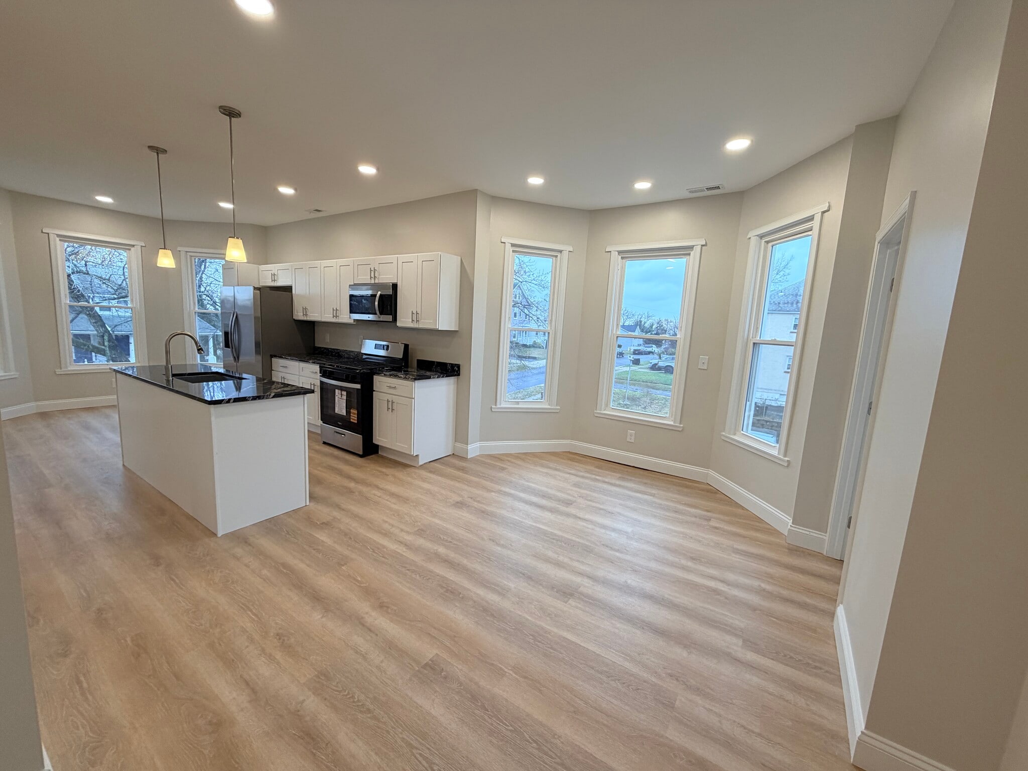 Building Photo - 3 E Overlea Ave