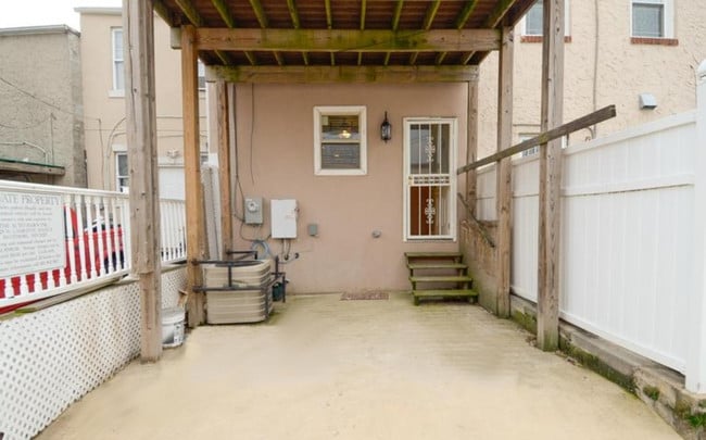 Building Photo - 2326 E Fayette St