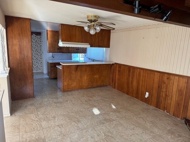 Building Photo - 15856 Lawnhill Dr