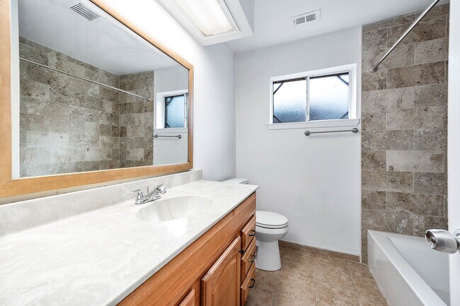 Building Photo - 13706 Towneway Dr