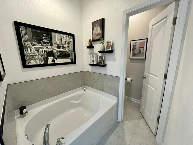 Building Photo - 2090 Hawkeye Pl