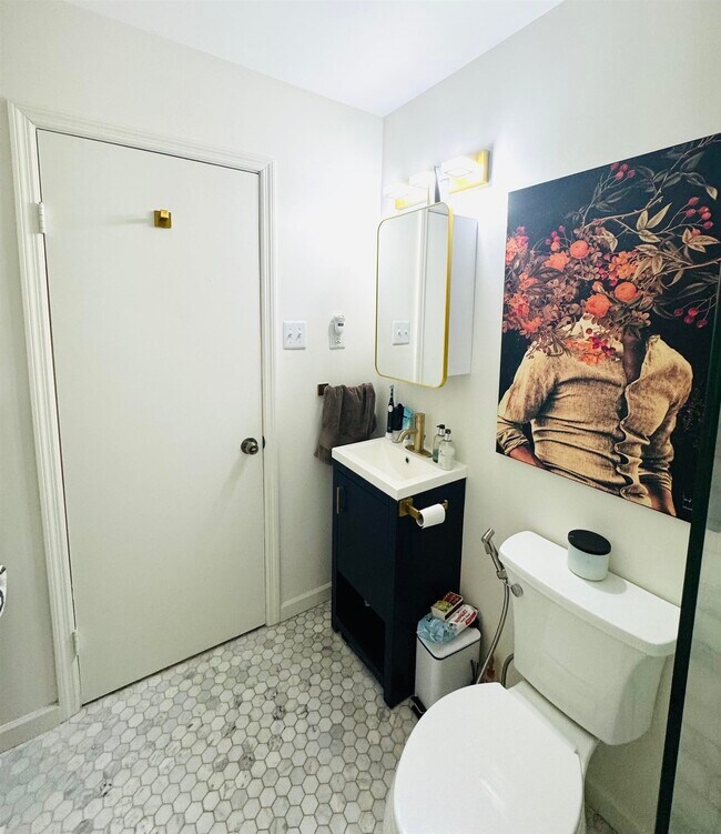 Building Photo - 603 55th St