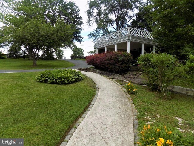 Building Photo - 313 Glenville Rd