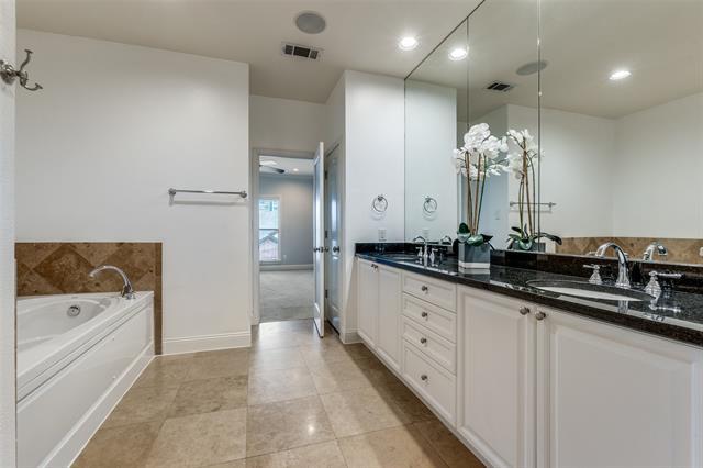 Building Photo - 3835 Cole Ave