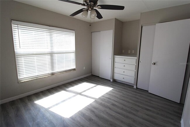 Building Photo - 1860 Phillippi Shores Dr