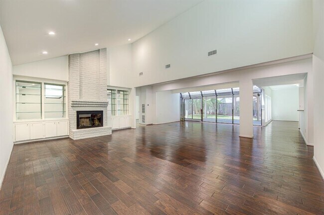 Building Photo - 2106 Shadybriar Dr
