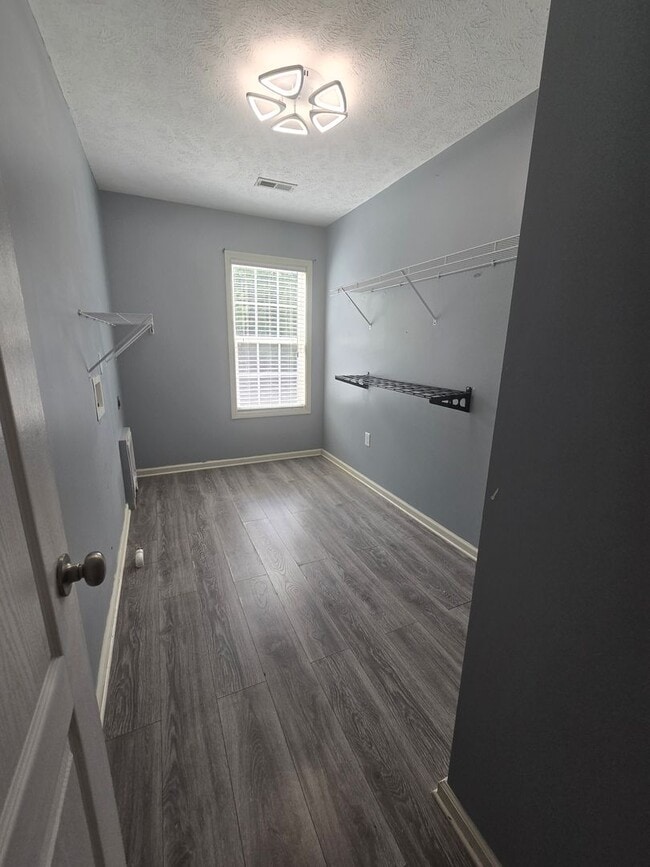 Building Photo - New Listing!!!