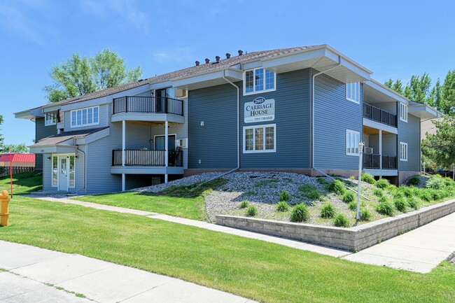 Building Photo - Carriage House