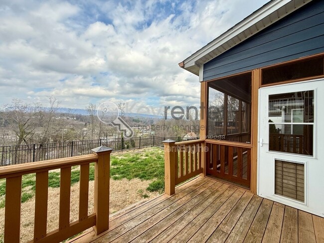 Building Photo - 1843 Seven Pines Ln