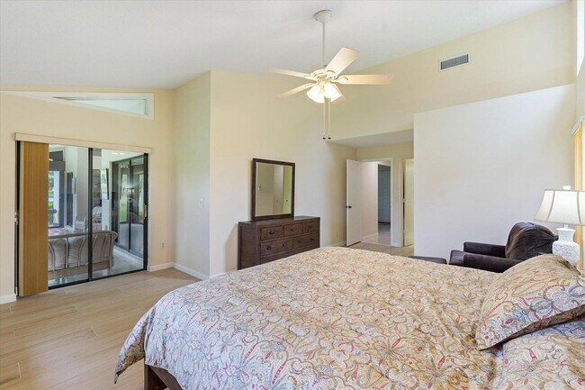 Building Photo - 16700 Willow Creek Dr