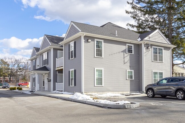 Building Photo - 1093 Main St