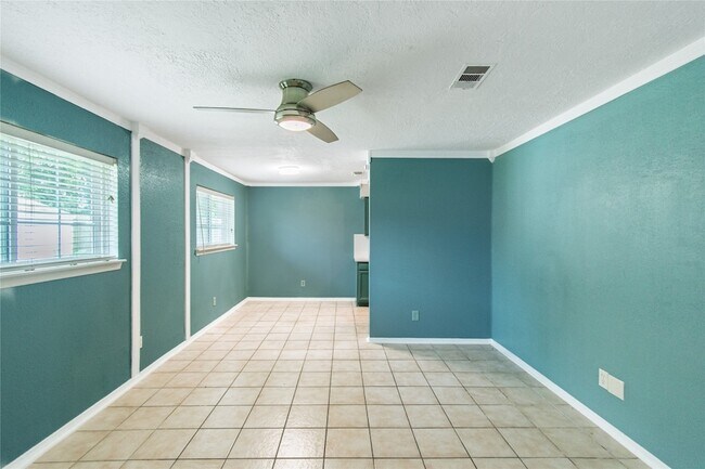 Building Photo - 12906 Southspring Dr