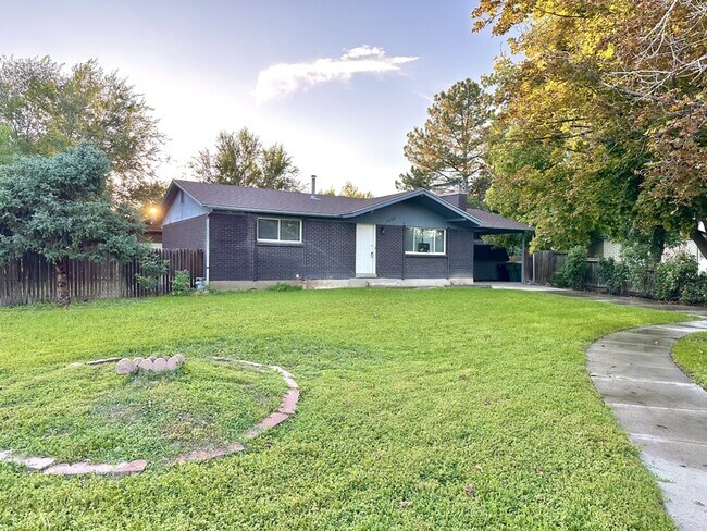 Building Photo - 7488 Silver Cir