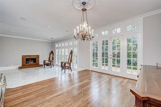 Building Photo - 201 Vanderpool Ln