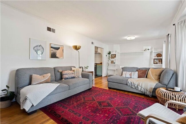 Building Photo - Charming Prairie Village Ranch + Designer ...