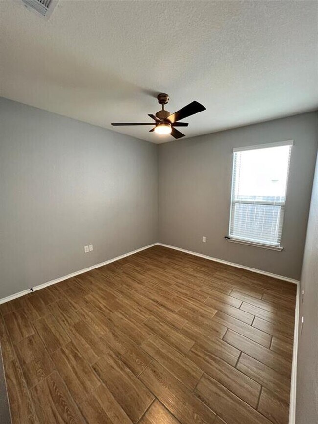 Building Photo - Del Valle Sundance Crossing / 4 bedrooms, ...