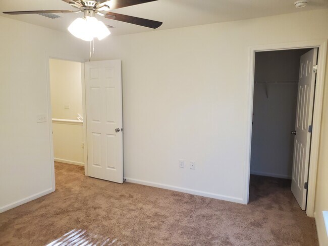 Building Photo - 6085 Greenland Rd