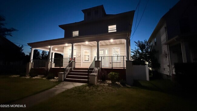 Building Photo - 153 Main St