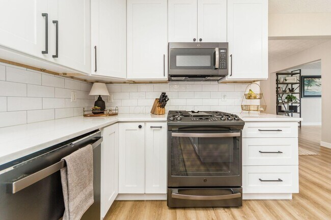 Building Photo - 9550 Mission Dr