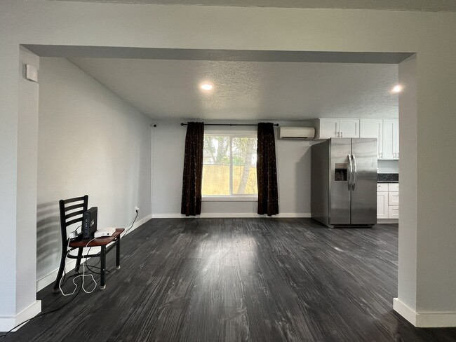 Building Photo - Updated Single-Level 3BD/2BA Home with Stainless Appliances, Expansive Yard & Flexible Layout