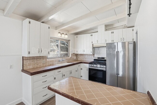 Building Photo - 7562 Zemco Dr