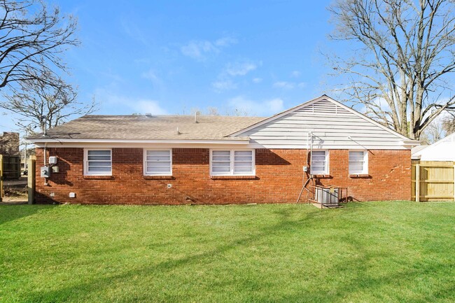 Building Photo - 3714 Bedford Ln