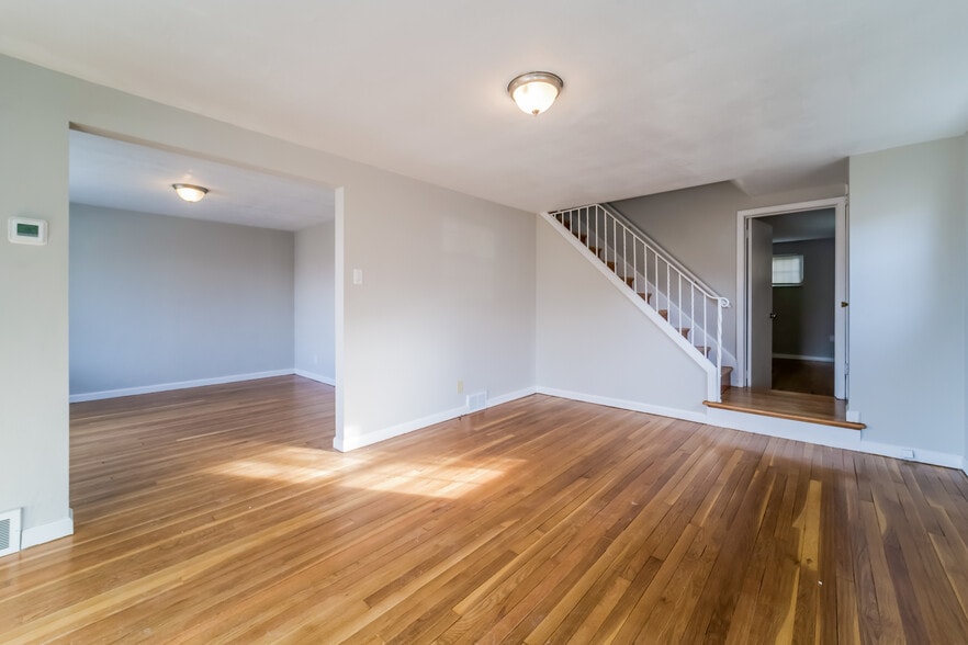 Building Photo - 602 Lamarido St