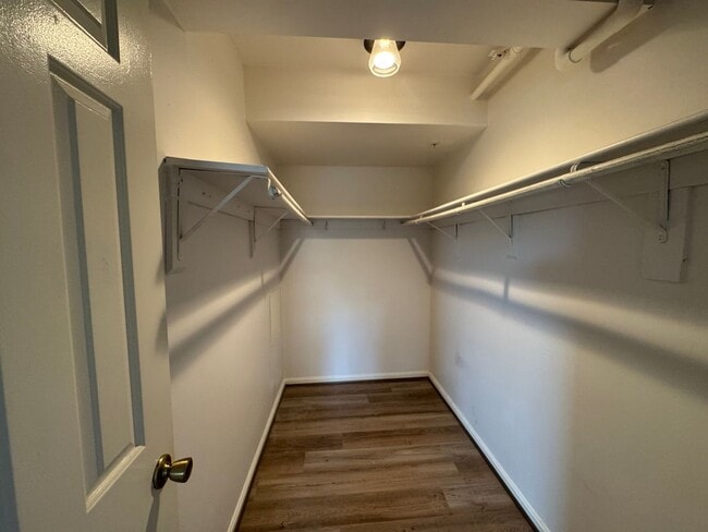 Building Photo - Bright and Cozy 1 Bed 1 Bath Condo In Beautiful Cleveland Park