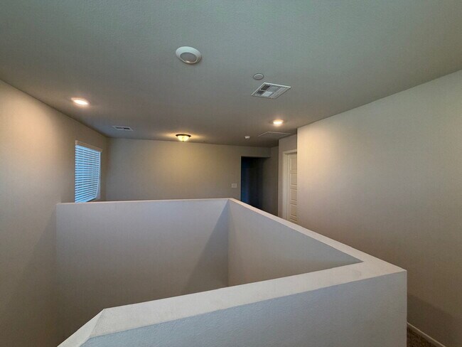 Building Photo - GATED 4 BED 2.5 BATH 2 CAR GARAGE SINGLE FAMILY HOME w/ LOFT, BEDROOM DOWNSTAIRS, NEXT TO COMMUNI...