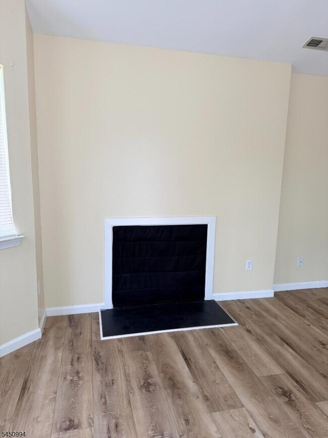 Building Photo - 343 Ventnor Ct