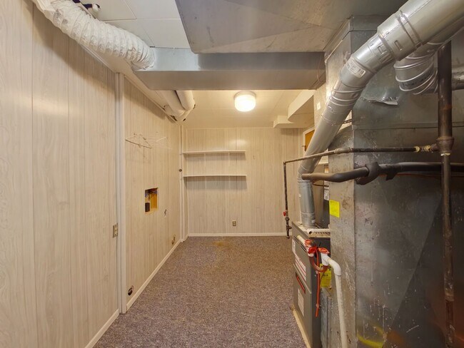 Building Photo - 3 Bedroom Home