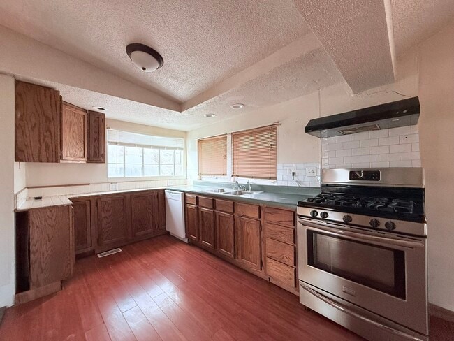 Building Photo - 155 N Lay Ave